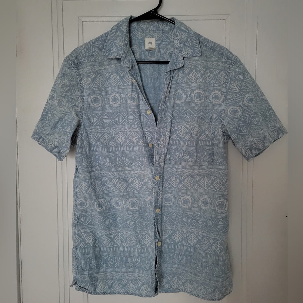 H&M Blue Leaf Patterned Button Down